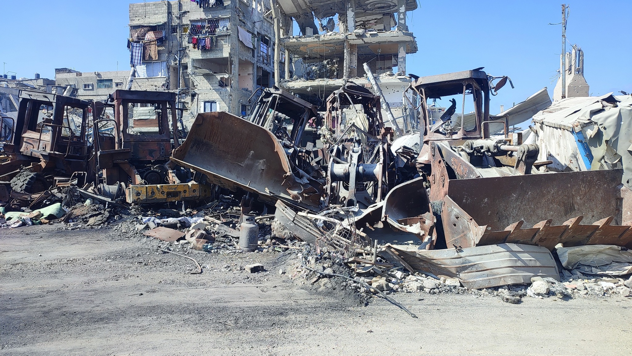 90%  نسبة العجز في معدات وآليات البلدية الثقيلة جراء الحرب