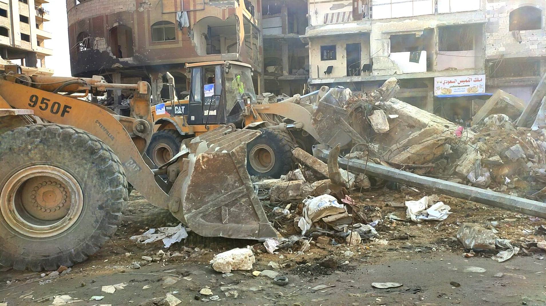 طواقم العمل تشرع في تعزيل وصيانة دوار الجلاء (الصاروخ) الحيوي