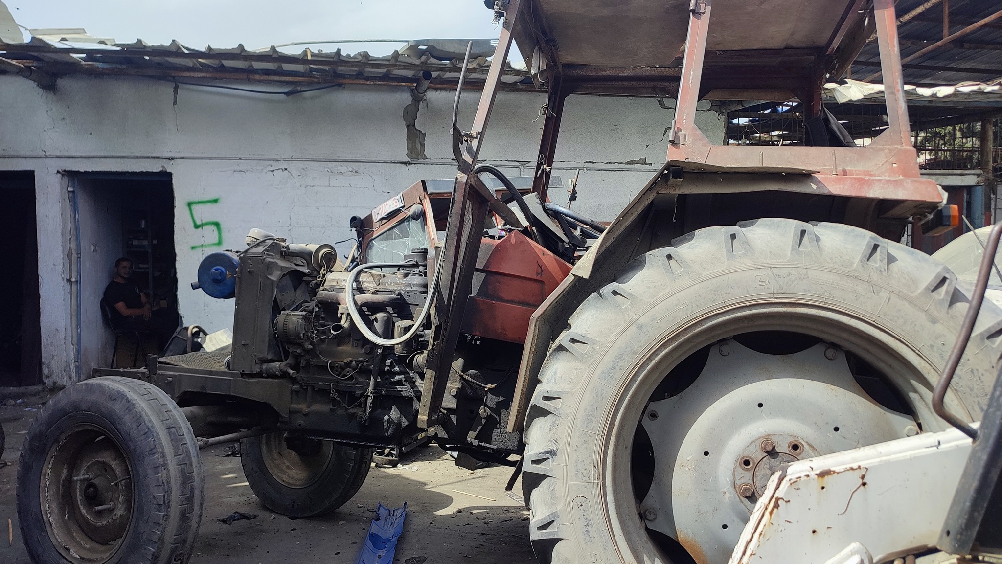 استهداف كراج البلدية عمدًا