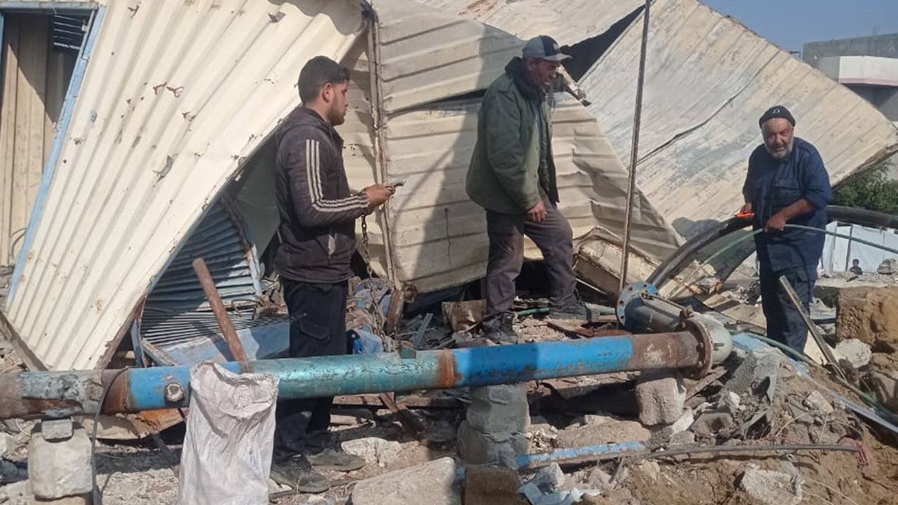 طواقم بلدية جباليا النزلة تنجح في إنشاء وتشغيل بئر وغاطسَي مياه 