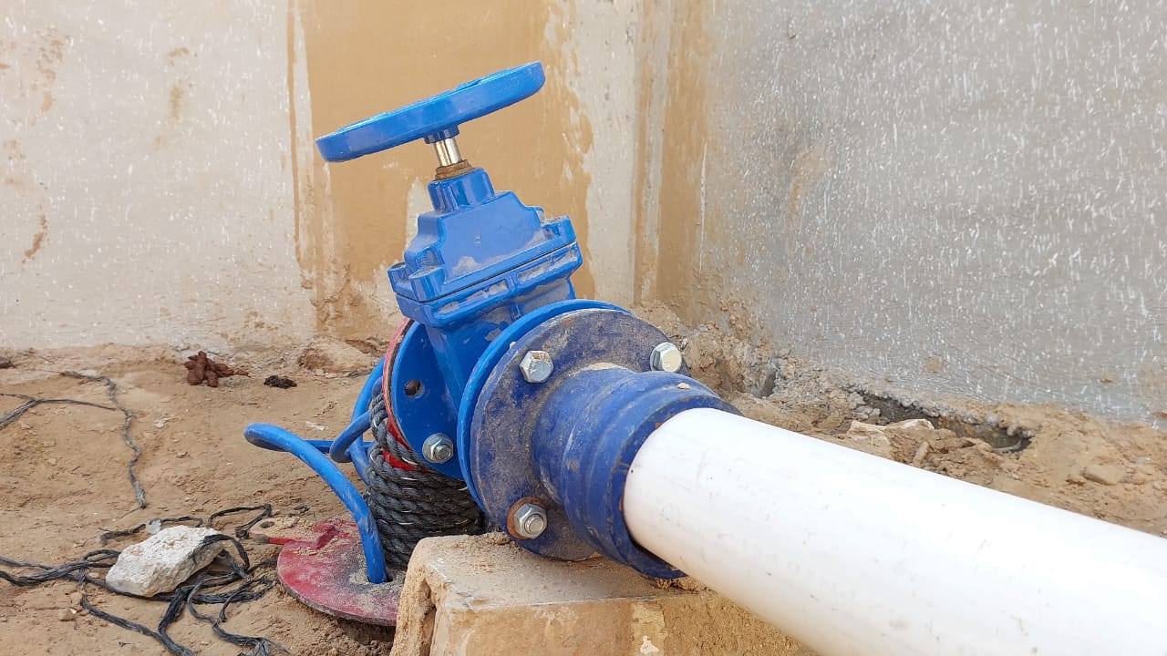 طواقم بلدية جباليا النزلة تنجح في إنشاء وتشغيل بئر وغاطسَي مياه 