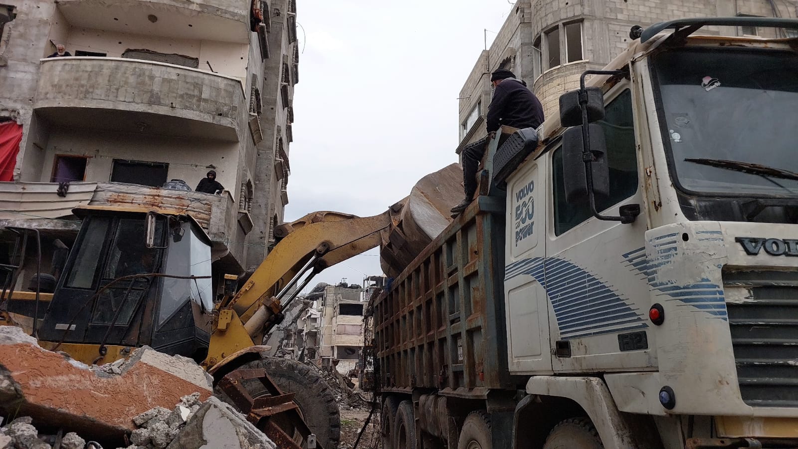 فتح وإزالة الركام من شارع الصفطاوي وحي البشرى