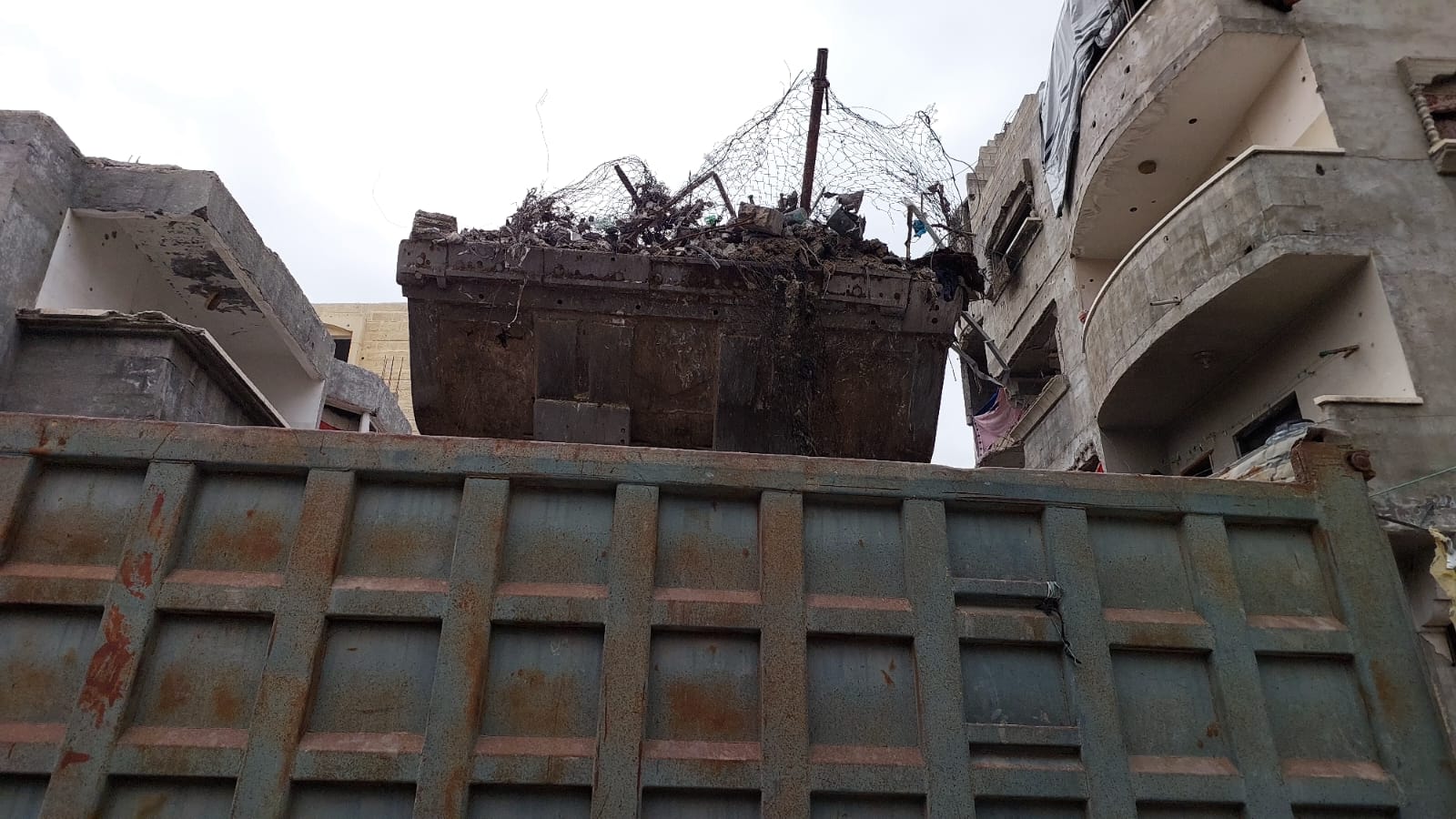 فتح وإزالة الركام من شارع الصفطاوي وحي البشرى