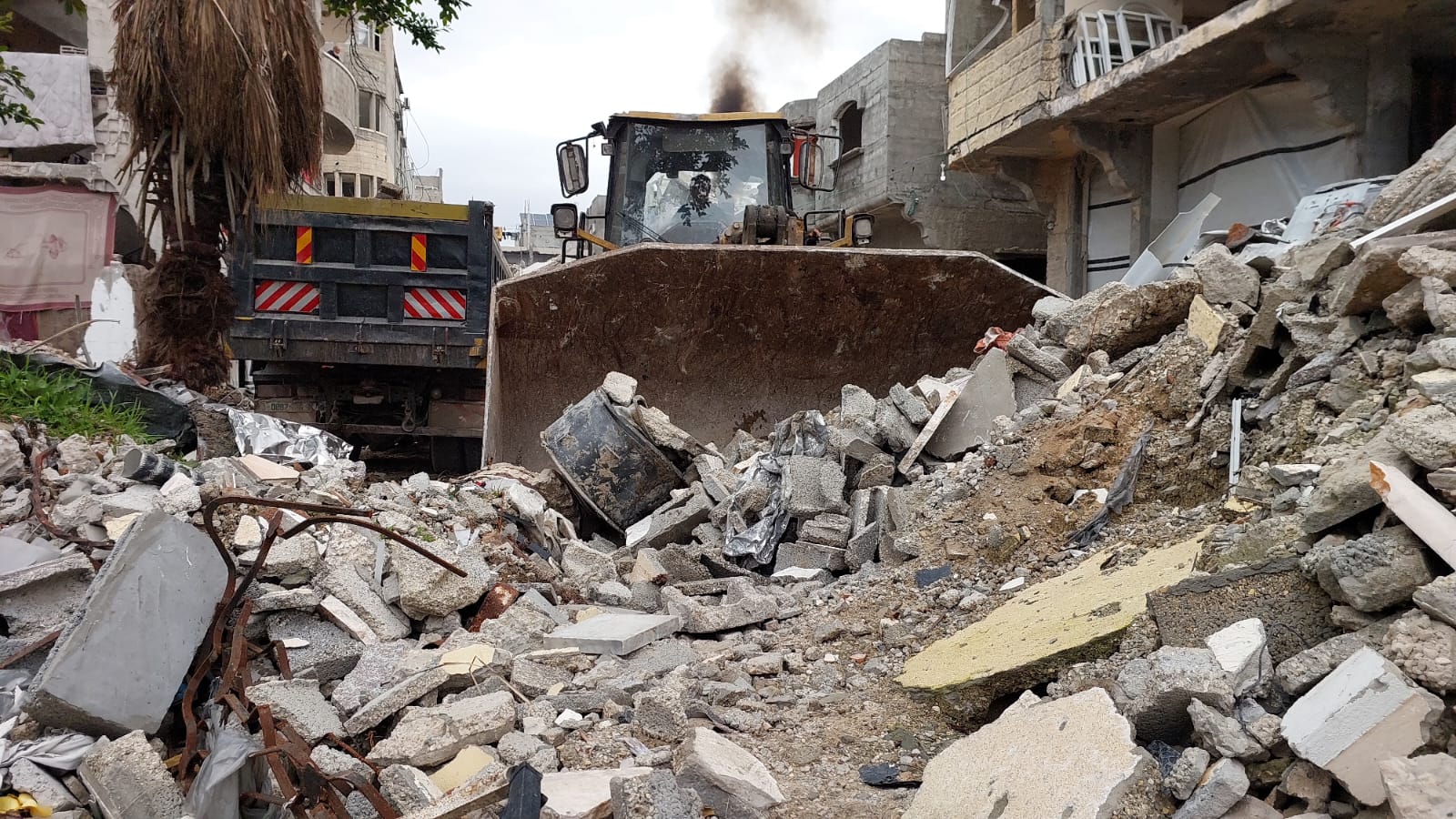 فتح وإزالة الركام من شارع الصفطاوي وحي البشرى