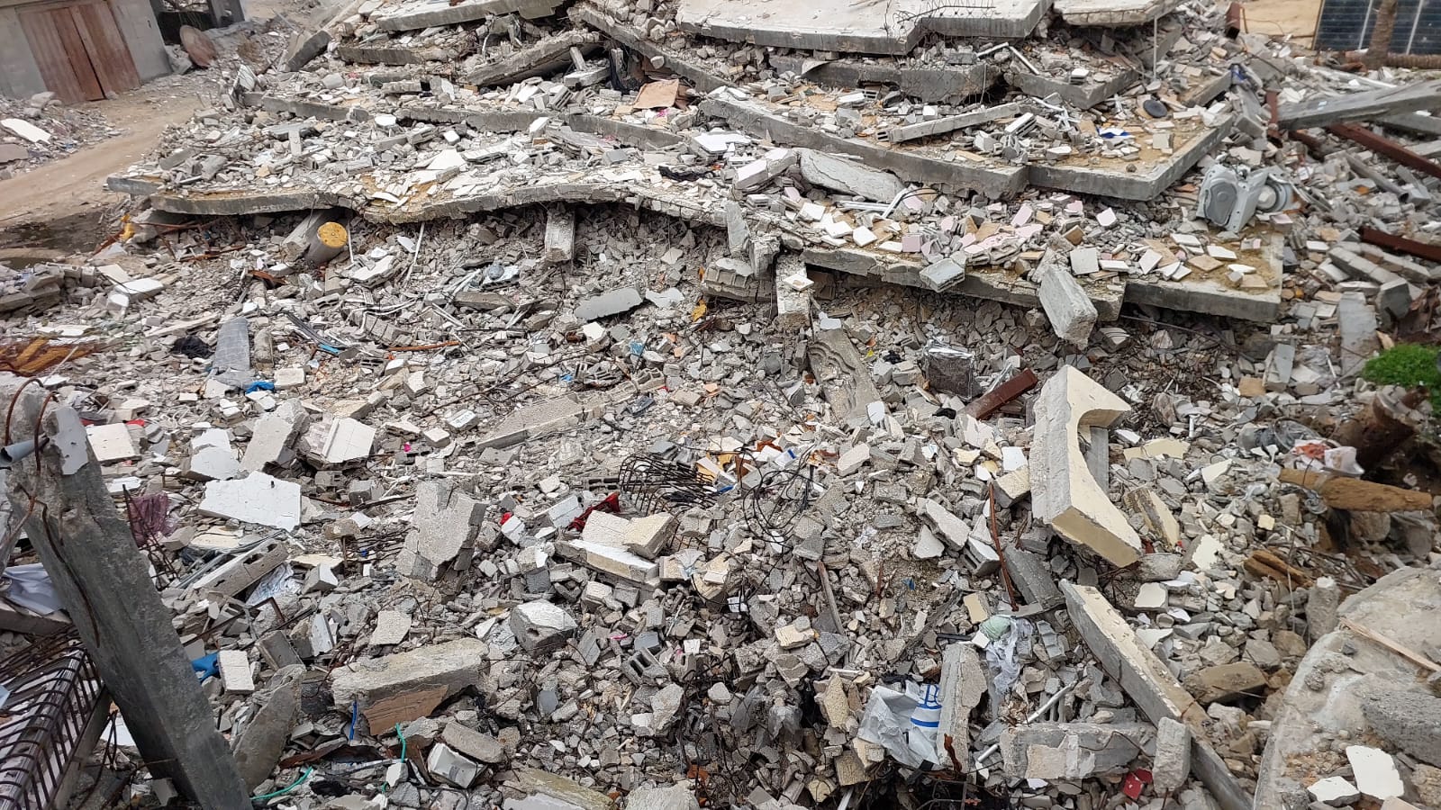 فتح وإزالة الركام من شارع الصفطاوي وحي البشرى