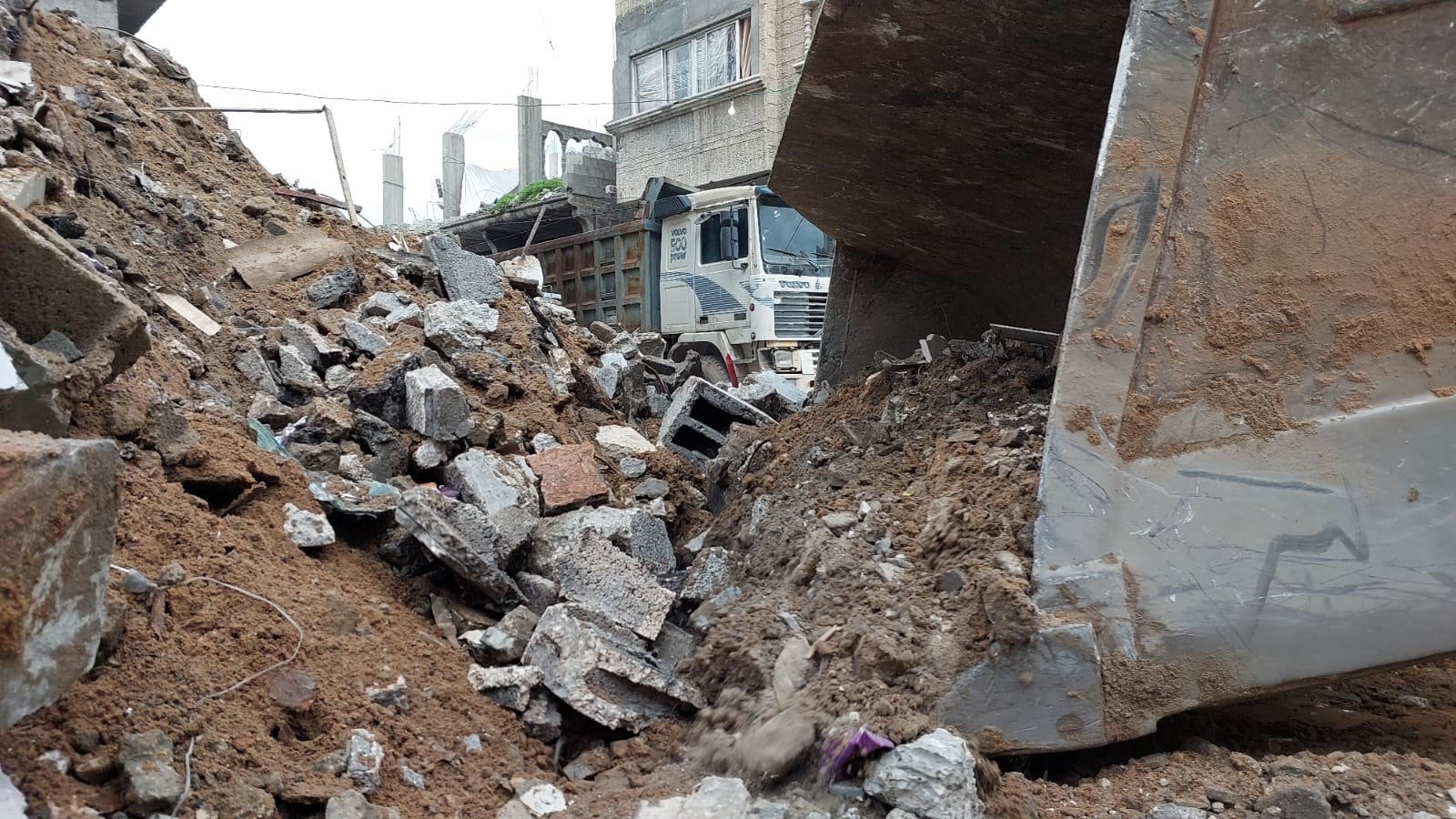 فتح وإزالة الركام من شارع الصفطاوي وحي البشرى