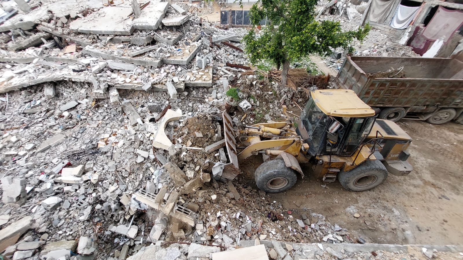 فتح وإزالة الركام من شارع الصفطاوي وحي البشرى