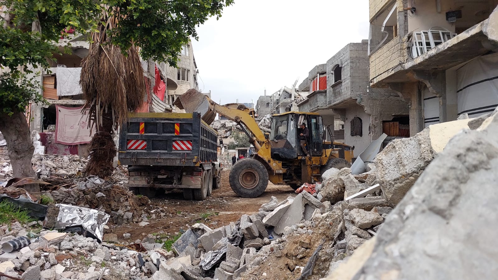 فتح وإزالة الركام من شارع الصفطاوي وحي البشرى