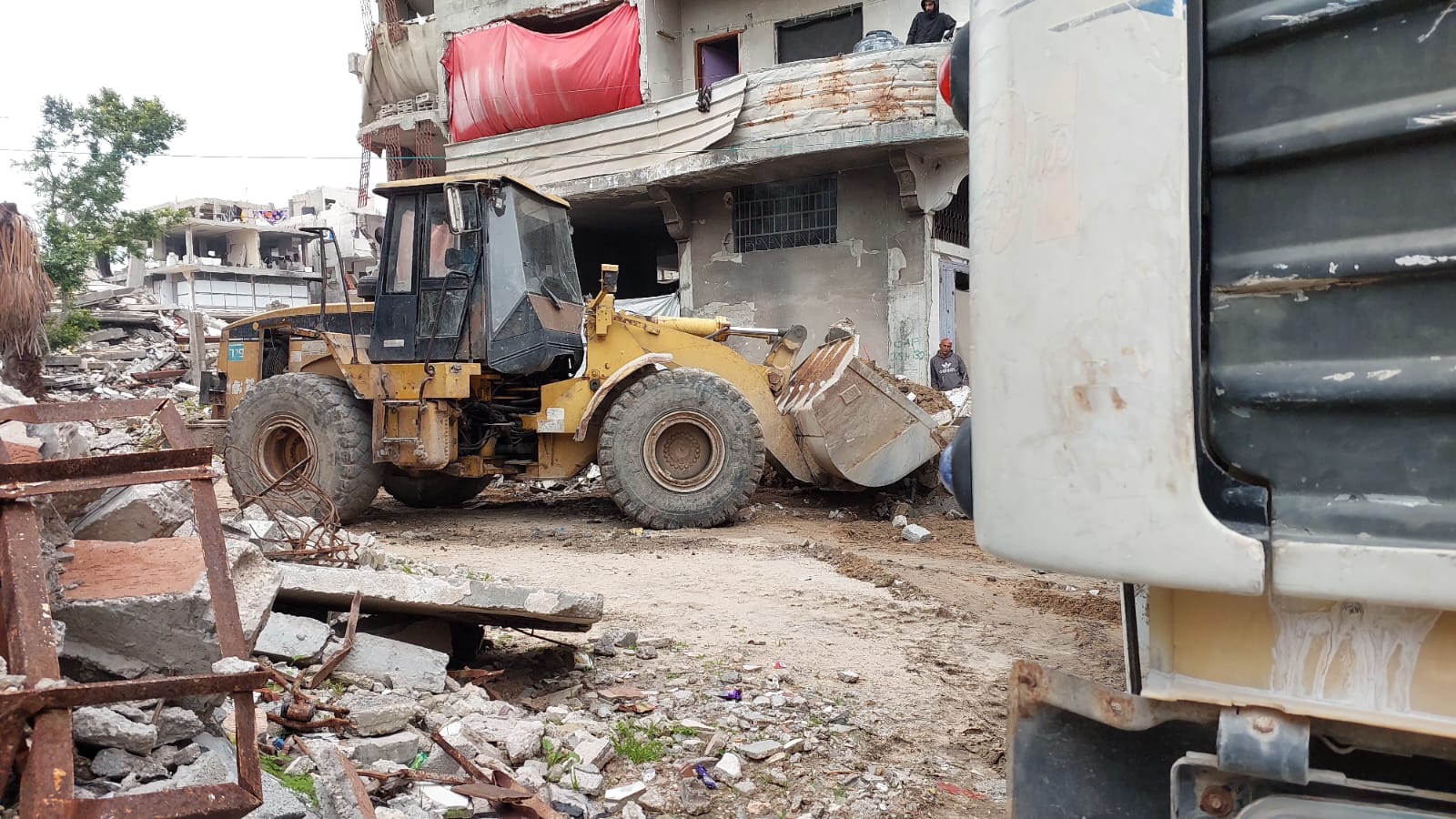 فتح وإزالة الركام من شارع الصفطاوي وحي البشرى