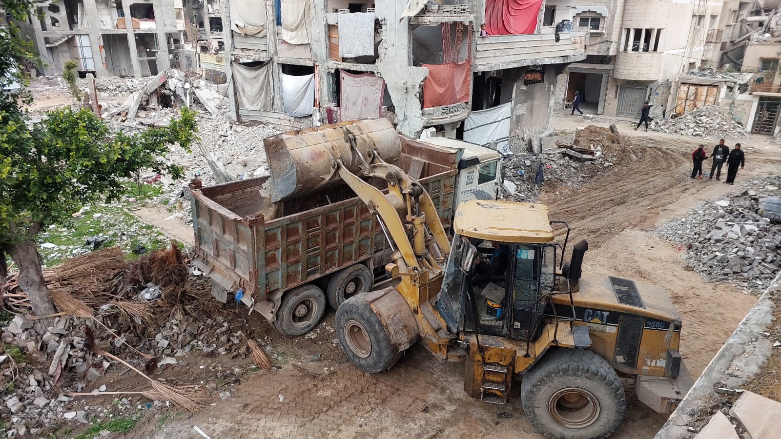 فتح وإزالة الركام من شارع الصفطاوي وحي البشرى