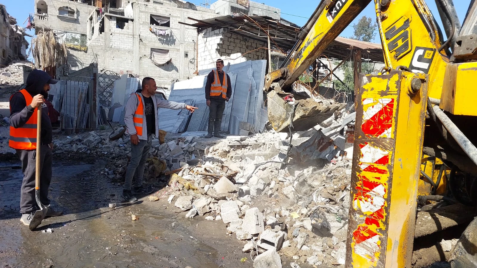 استمرار جهود تنظيف وصيانة مناهل الصرف الصحي وخطوط وشبكات المياه