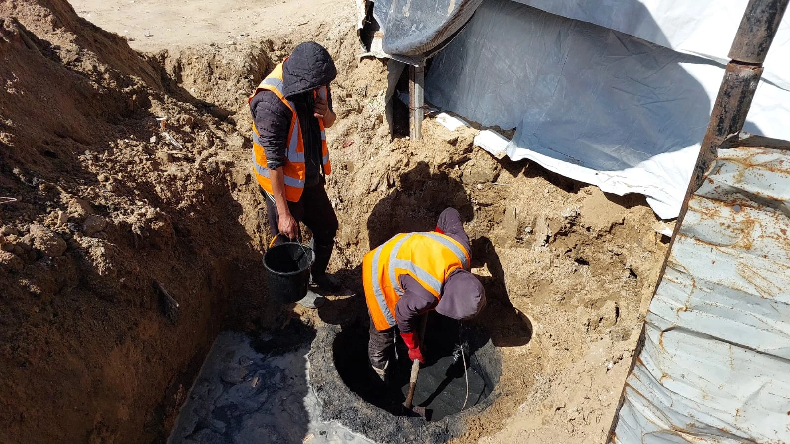 استمرار جهود تنظيف وصيانة مناهل الصرف الصحي وخطوط وشبكات المياه