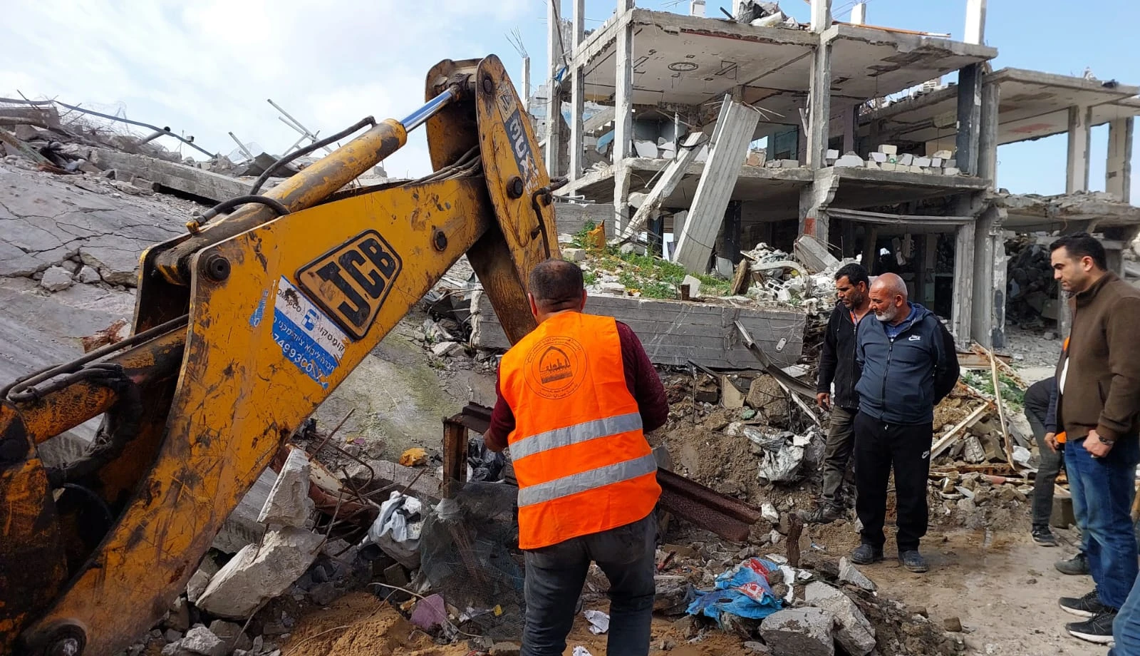 استمرار جهود تنظيف وصيانة مناهل الصرف الصحي وخطوط وشبكات المياه