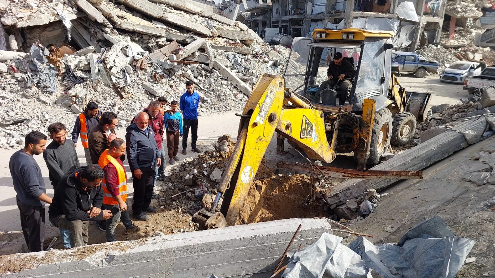 استمرار جهود تنظيف وصيانة مناهل الصرف الصحي وخطوط وشبكات المياه