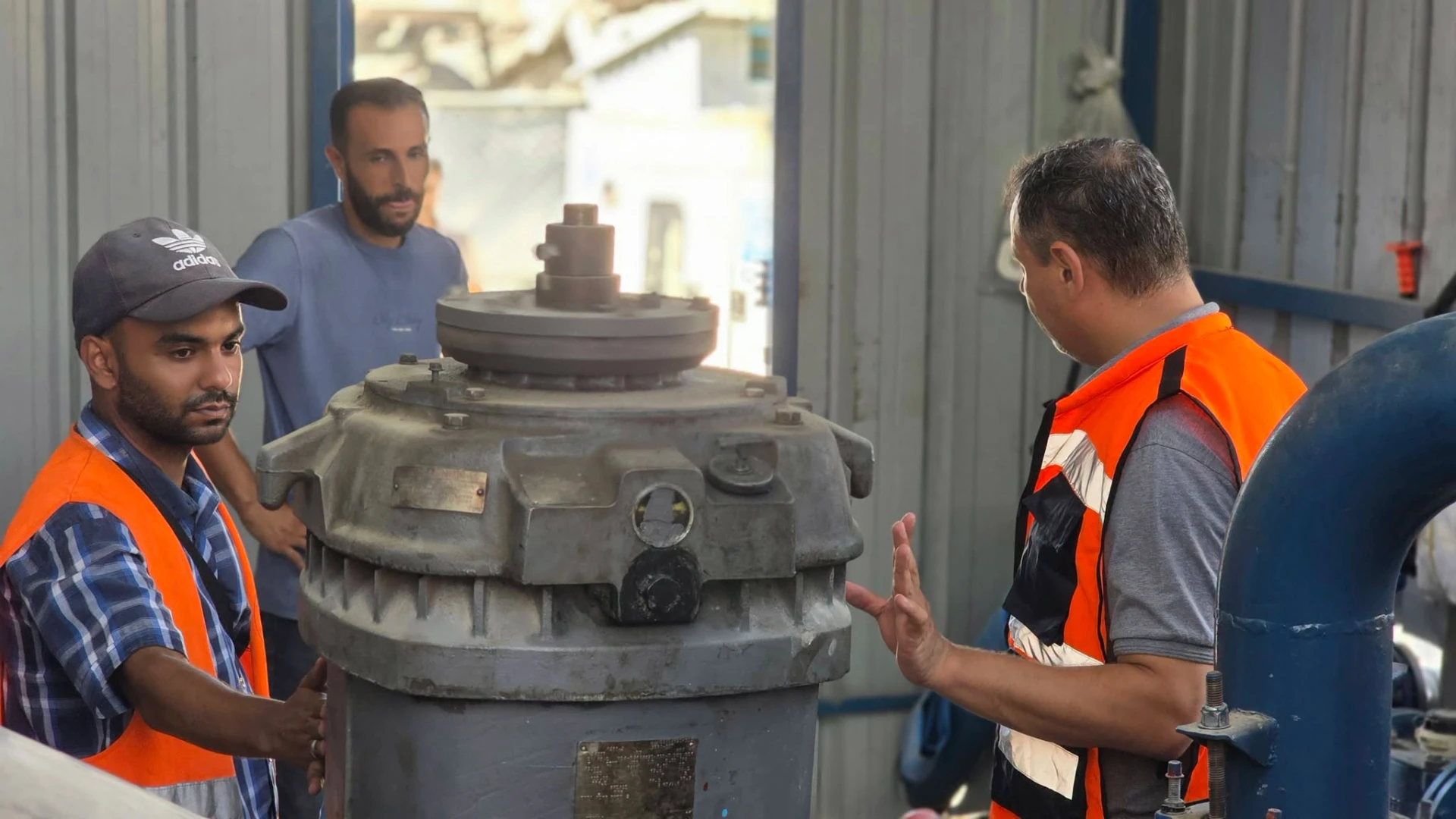 تشغيل بئر ومحطة تحلية مياه المروة