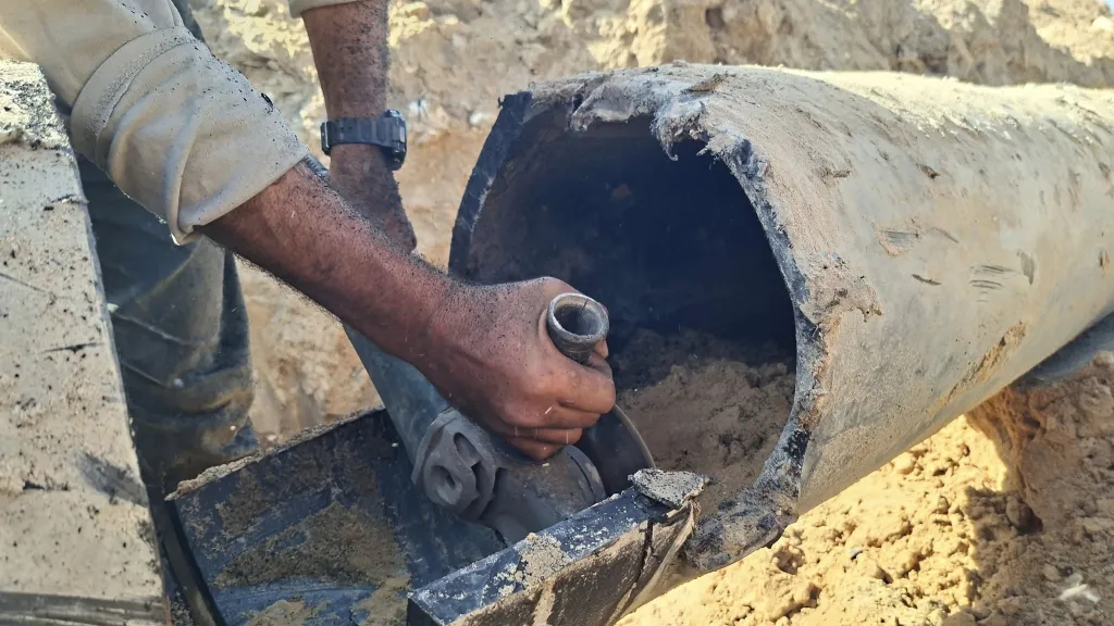 استكمال أعمال صيانة خط الضغط الواصل بين حوض تجميع مياه الأمطار (الصفطاوي) والبحر